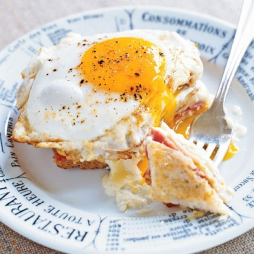 Sanduíche "Croque Madame"