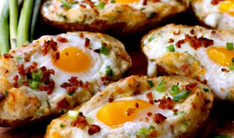 Ovos no barquinho de batata assada
